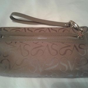 Wristlet